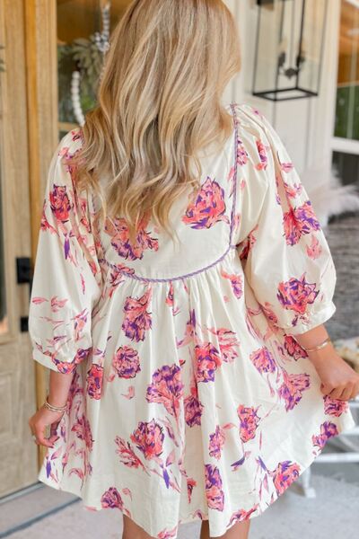 Geblümtes Kleid mit 3/4-Ärmeln und Bindegürtel