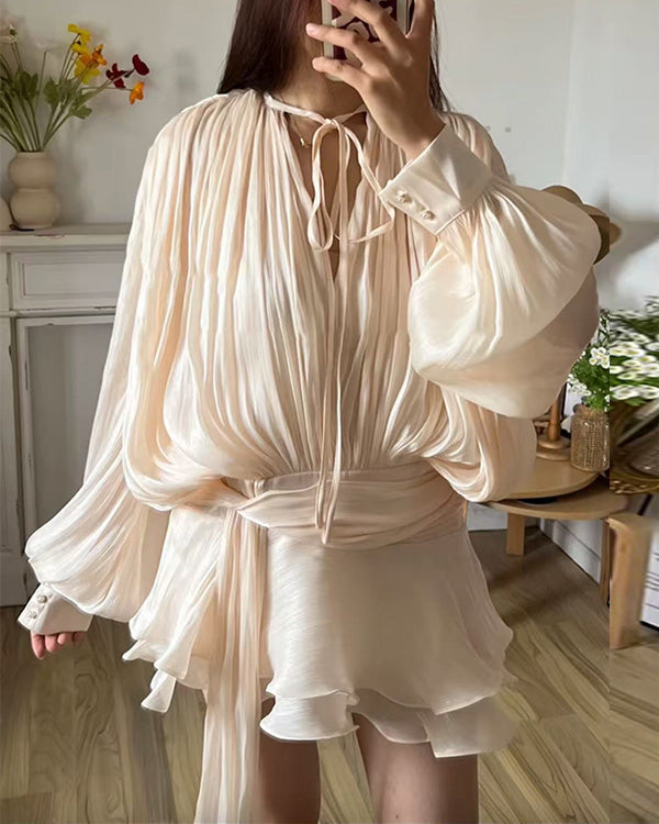 Satin-Minikleid mit unregelmäßigen Rüschen
