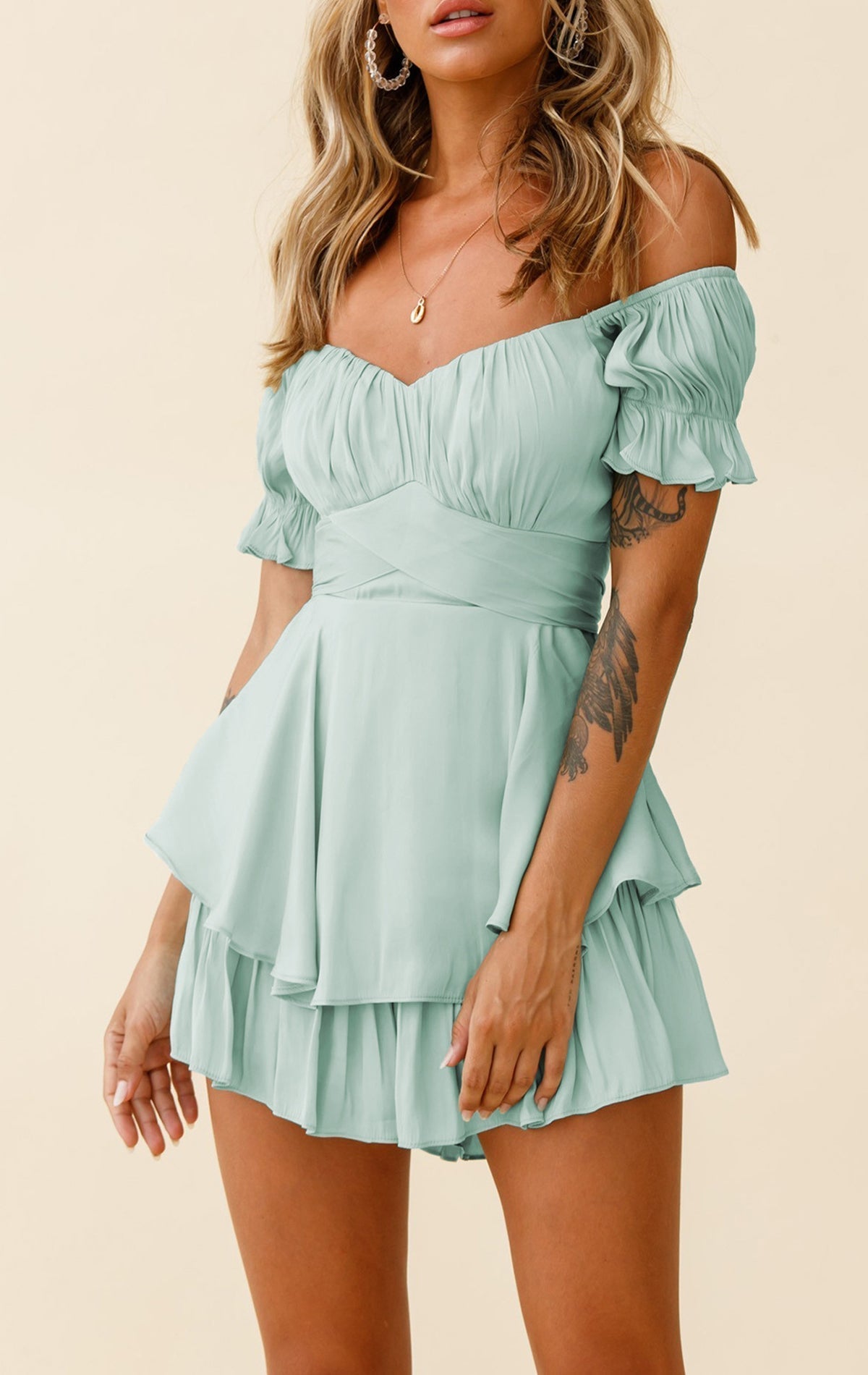 Ein-Schulter-Kurzarm-Jumpsuit