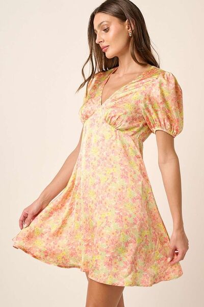 Robe Courte Imprimée à Col V et Manches Bouffantes Mittoshop